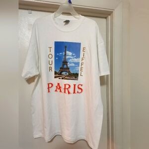NWT PARIS TOUR EIFFEL PRINTED T SHIRT.